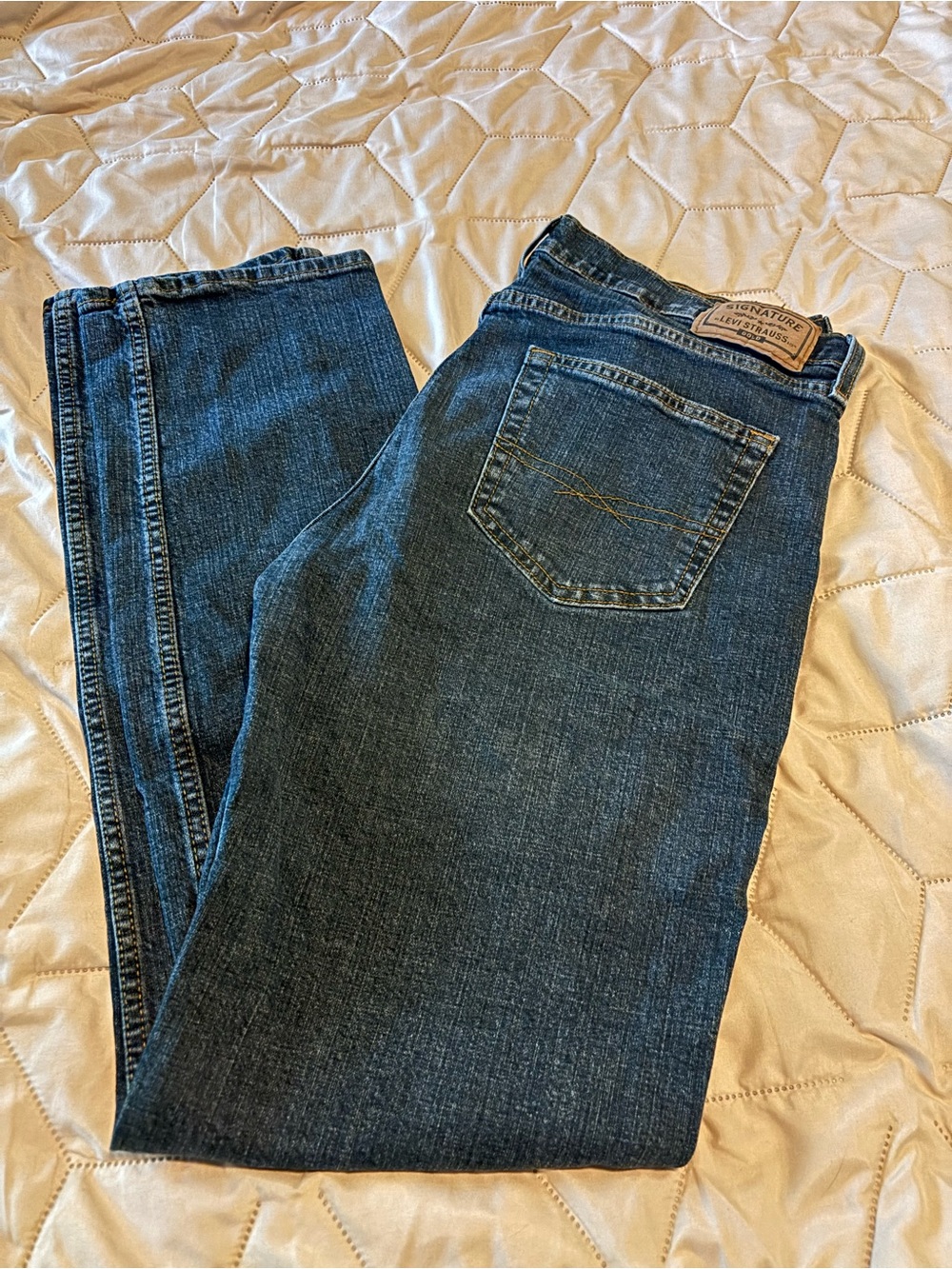 Signature Men’s Dark Blue Straight Jeans